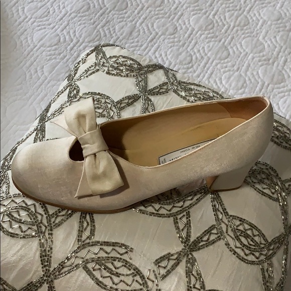 Kenneth Cole satin shoes 7 1/2 - Picture 3 of 8